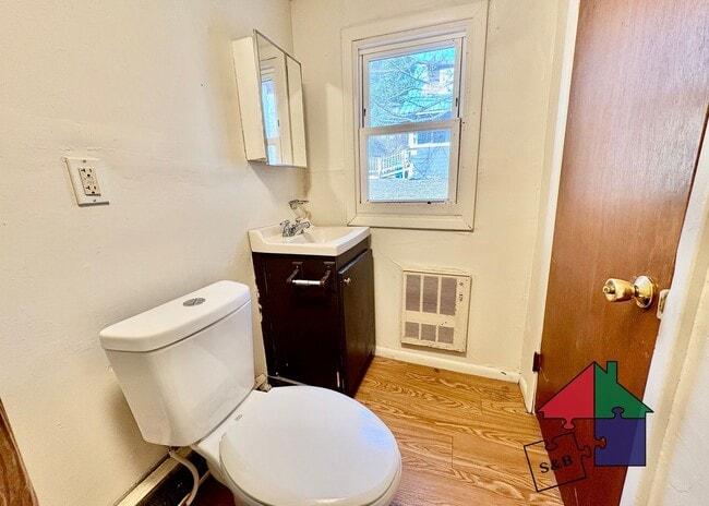 Building Photo - 4 Weaver Ln