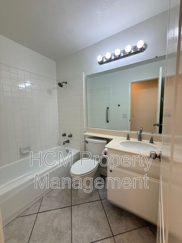 Building Photo - 827 S Shanada Ct