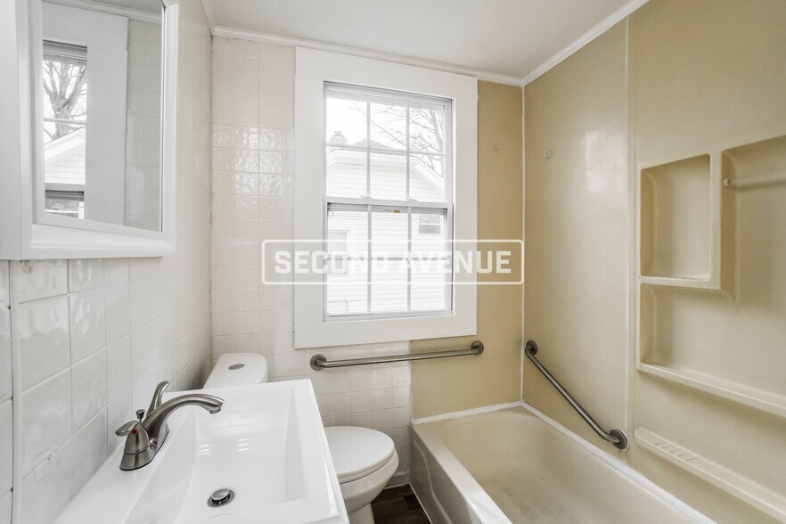 Building Photo - 302 Cecil Ave