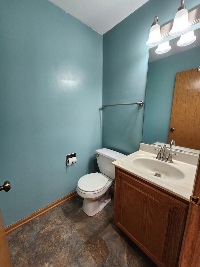 Building Photo - 5512 Stonybrook Dr