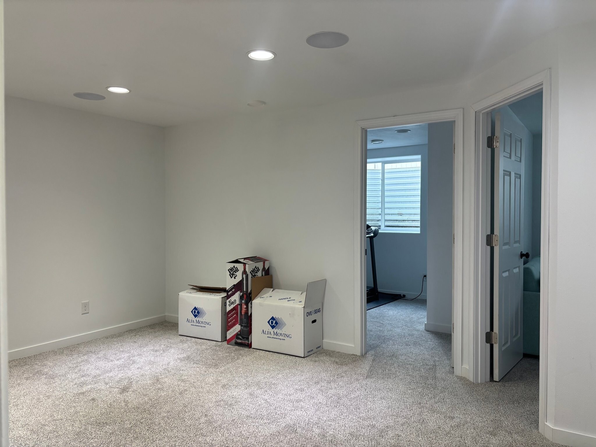 Building Photo - 3034 Ridge Dr