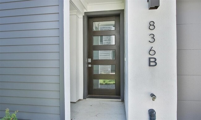 Building Photo - 836 Fisher St