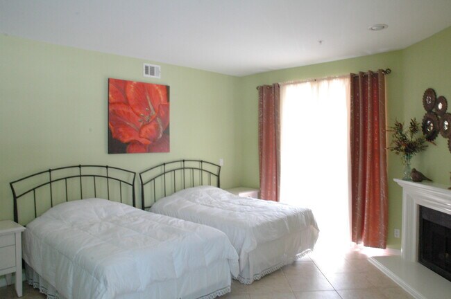 Masterbedroom - 1250 Midvale Ave