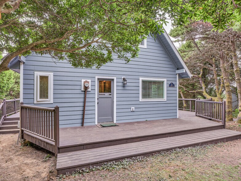 Building Photo - 1115 SW Whitecap Dr