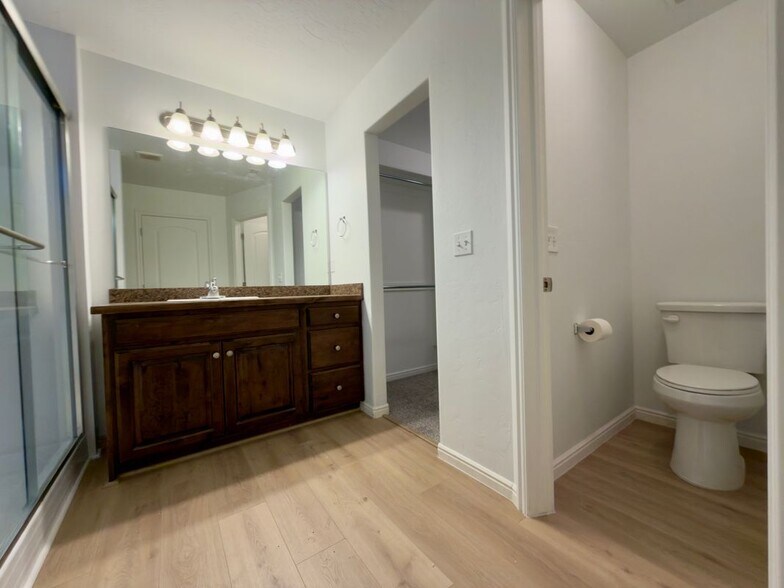 Building Photo - 664 E 110 S