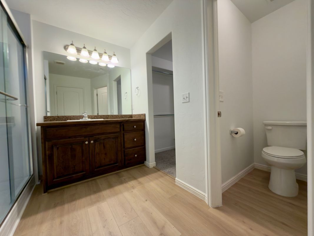 Building Photo - 664 E 110 S