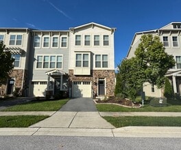 Building Photo - Lovely 3 BR/2.5 BA EOG Townhome in Glen Bu...