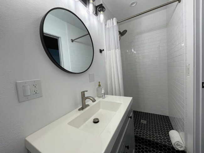 Building Photo - 863 Deer Trail