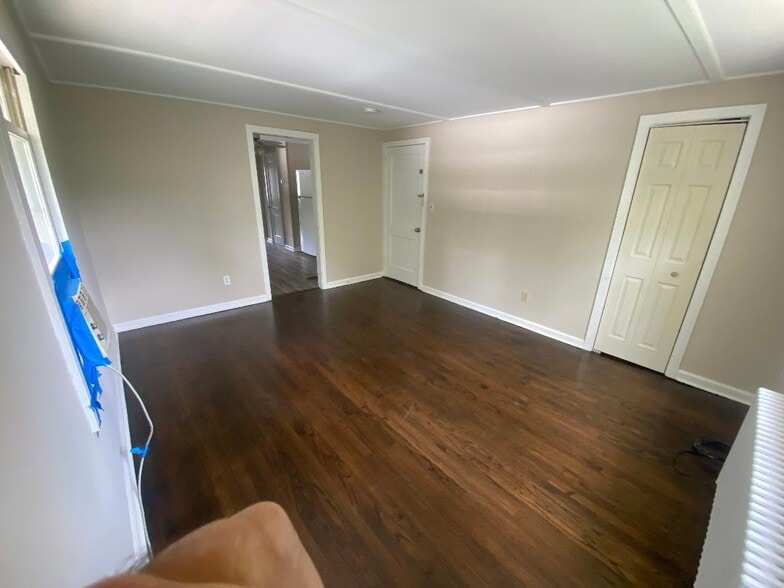 Living Rm,fresh Hardwds! - 2 Hasbrouck Ave