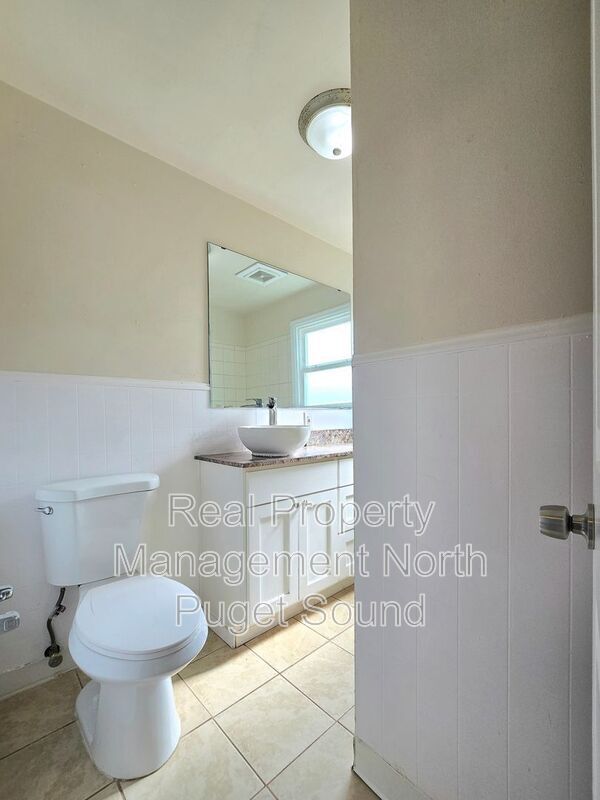 Building Photo - 1083 Alder Ave