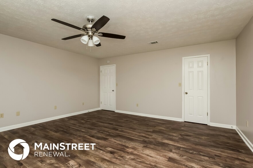 Building Photo - 8560 Glenwoods Dr