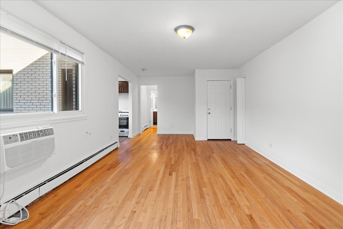 Building Photo - 6211 N Kenmore Ave