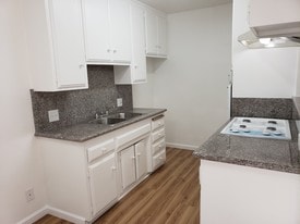 Building Photo - 1718-1722 S Barrington Ave