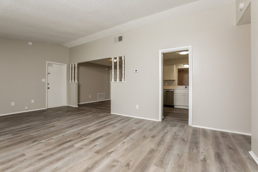 Building Photo - 444 Spinnaker Dr