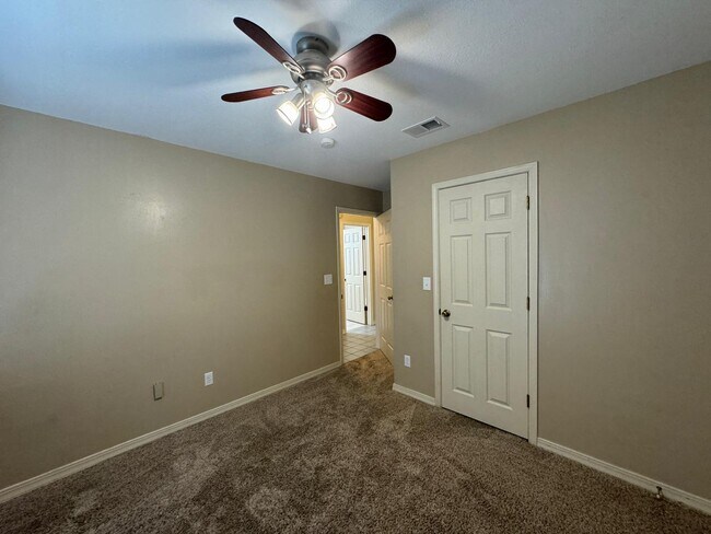 Building Photo - 64 Hampton Cir