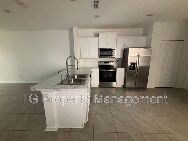 Building Photo - 9015 Gifford Dr