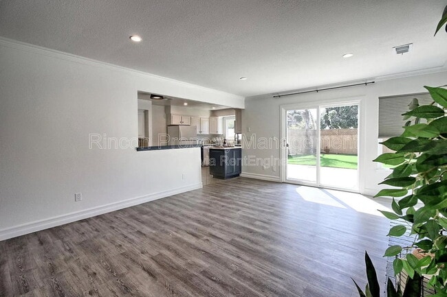 Building Photo - 2585 Warbler Ave