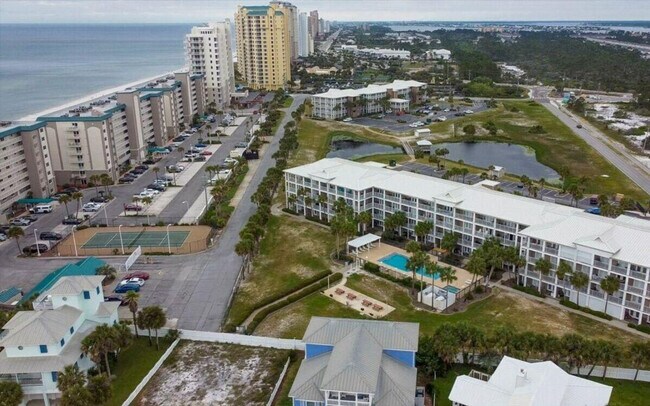 Building Photo - 572 E Beach Blvd