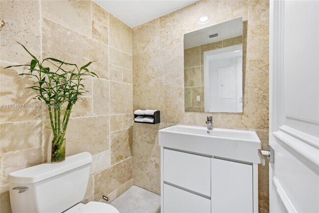 Building Photo - 3401 NE 165th St