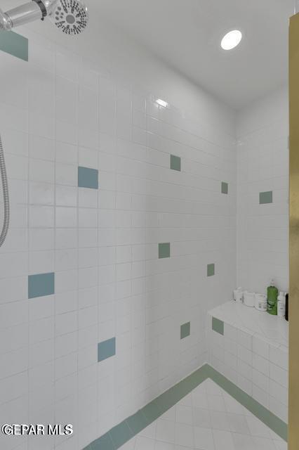 Building Photo - 1121 Regal Ridge Dr