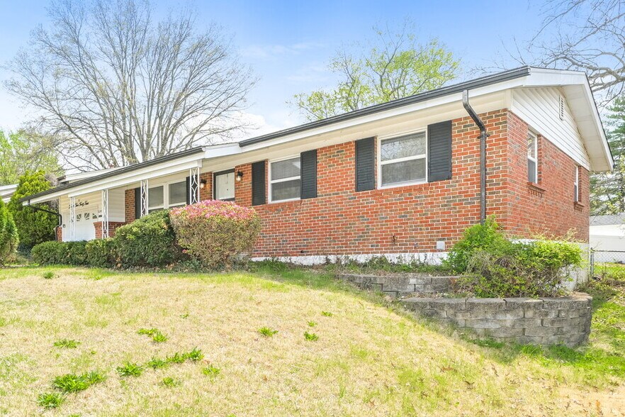 Building Photo - 2544 Netherton Dr