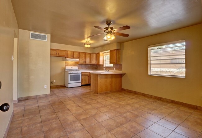 Building Photo - 2170 Calle De Santa Ana