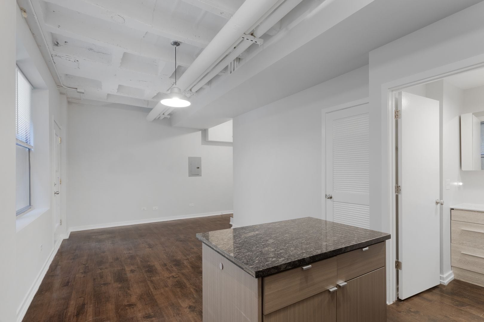 Building Photo - 5722 N Winthrop Ave