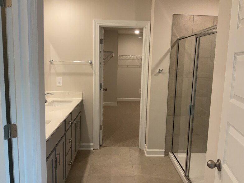 Building Photo - 300 Granby Trl