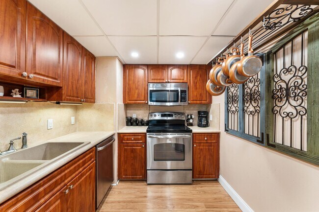 Building Photo - 5600 N Flagler Dr