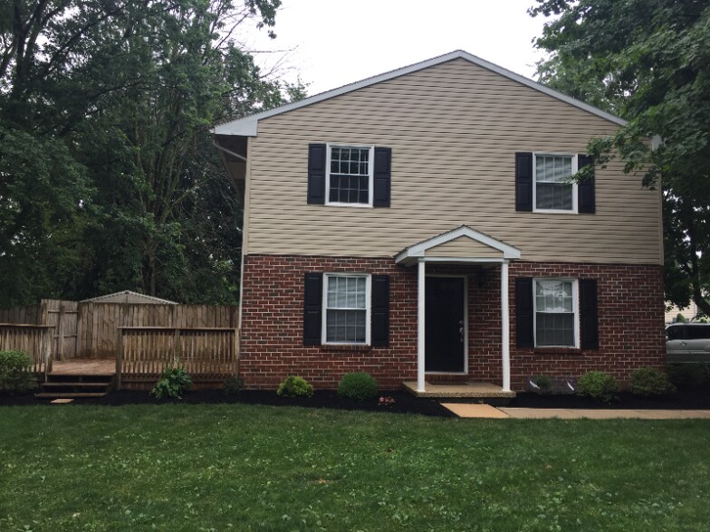 Building Photo - 141 Maplewood Ln