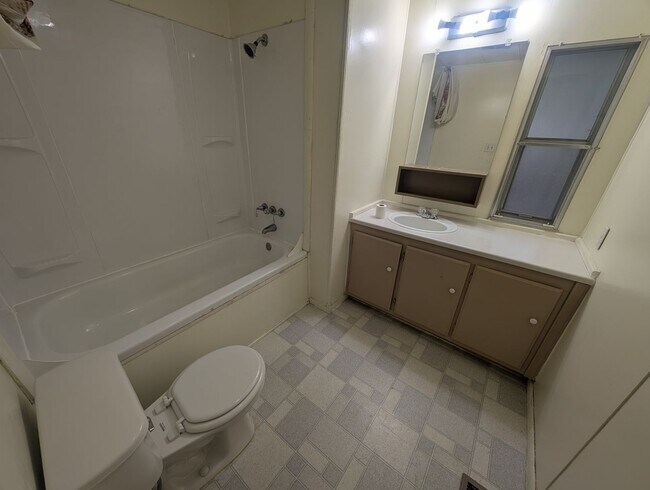 Building Photo - 2 Bed 2 Bath in Usk