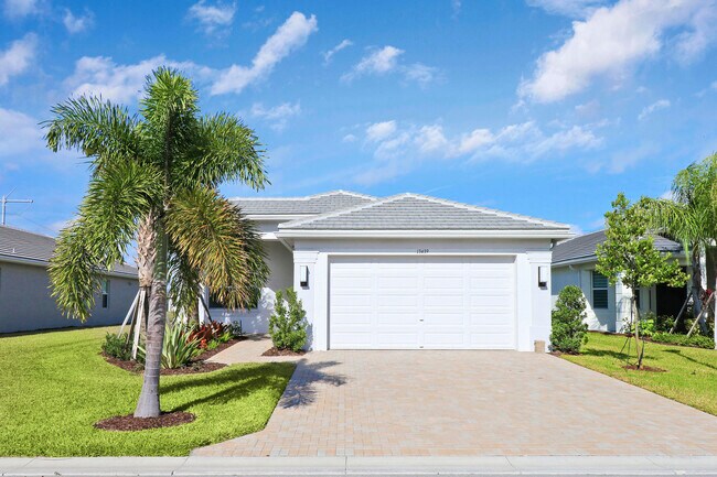 Primary Photo - 13439 SW River Rock Rd