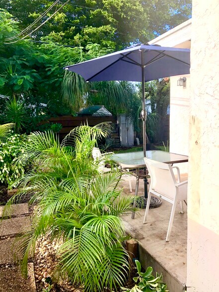 Building Photo - 813 NE 22nd Dr