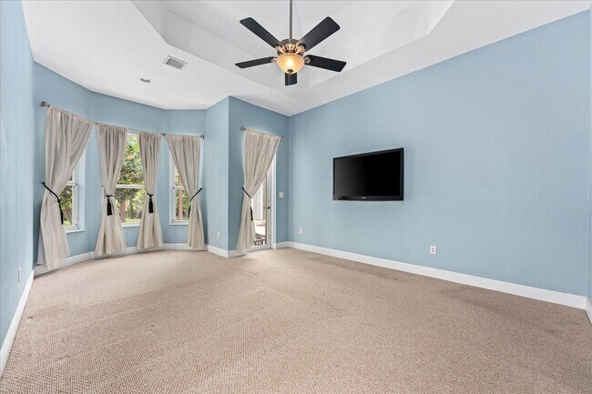 Building Photo - 7140 Pinecreek Way