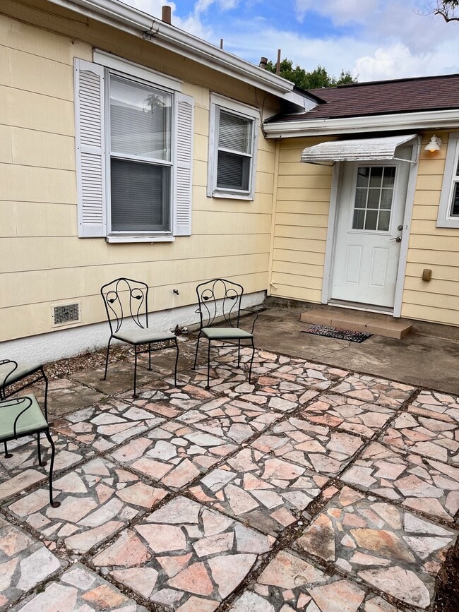 Building Photo - 357 Irvington Dr
