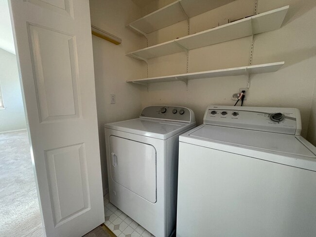 Building Photo - Beautiful Town Home Coming Soon! Great Location! Pets Allowed!