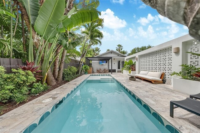 Building Photo - 71 NE 46th St