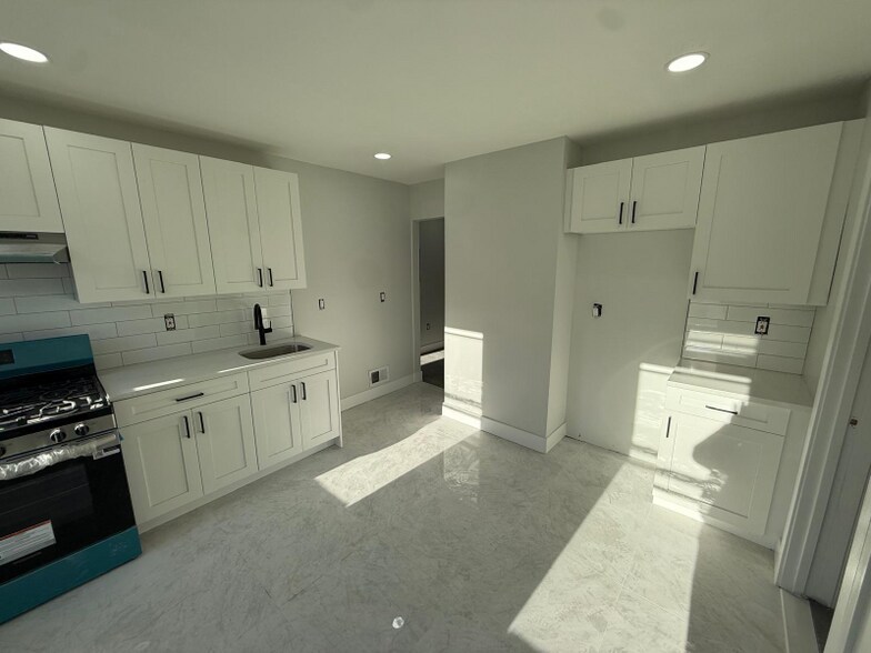 Building Photo - 160 Renner Ave