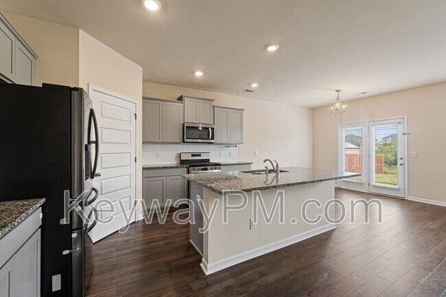 Building Photo - 3262 Carmine Ave