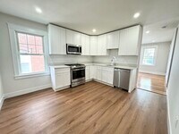 Building Photo - 72 Belden St