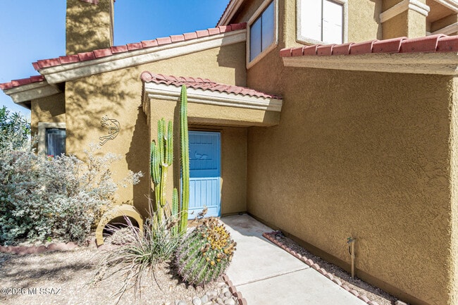 Building Photo - 10472 N Fair Mountain Dr