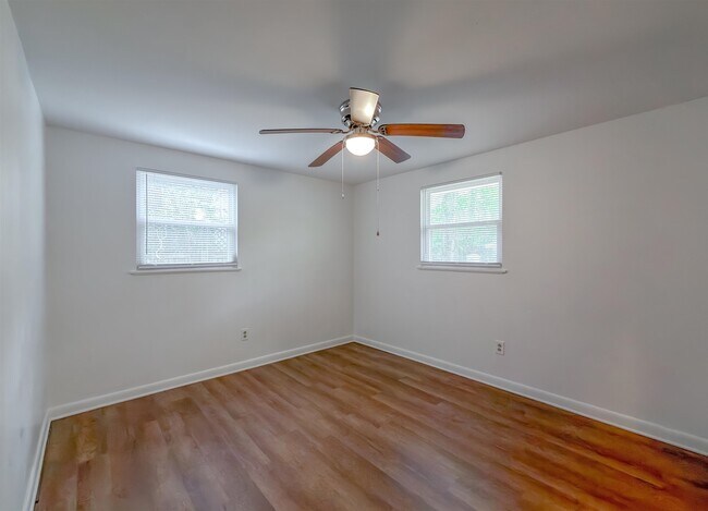 Building Photo - 1210 Carson Dr