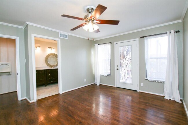 Building Photo - 6824 Southridge Dr