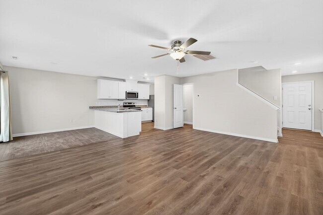 Building Photo - Available now! Stunning 3-Bedroom Home in Meredith Woods