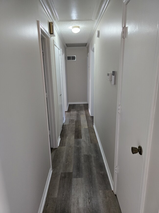 Building Photo - 6811 Orchard St