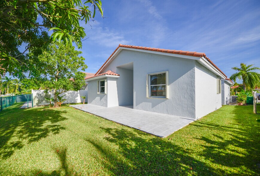 Building Photo - 5290 SW 134th Ave