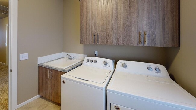 Building Photo - Beautiful new home with upgrades in a quite Vancouver neighborhood.