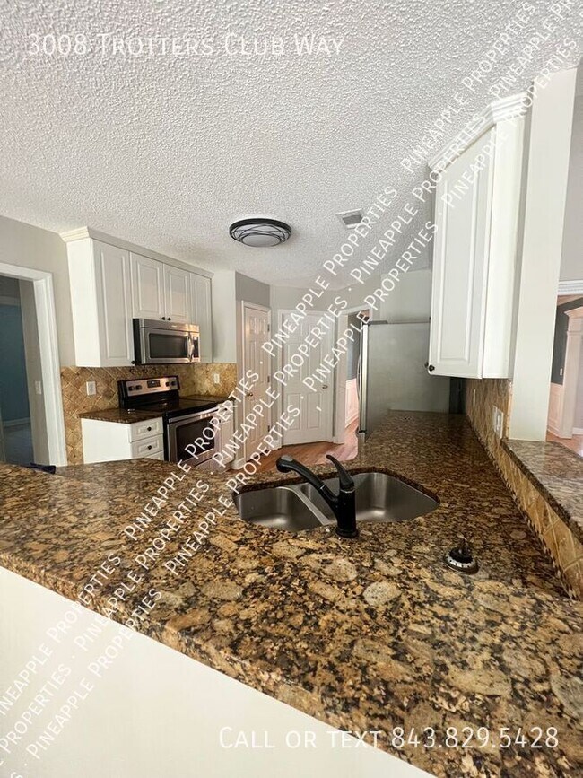 Building Photo - 3008 Trotters Club Way