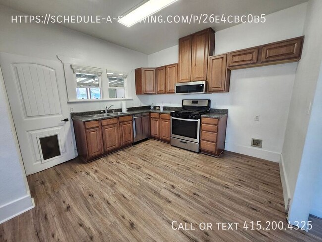 Building Photo - Charming 2-Bedroom Home in Tulare – Modern...