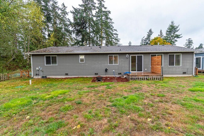 Building Photo - Updated 2-Bedroom Home with Bonus Room on ...